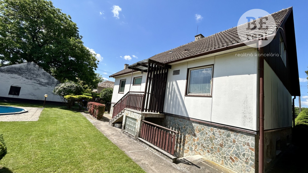 Na predaj trojpodlažný rodinný dom v obci Hronovce okr. Levice