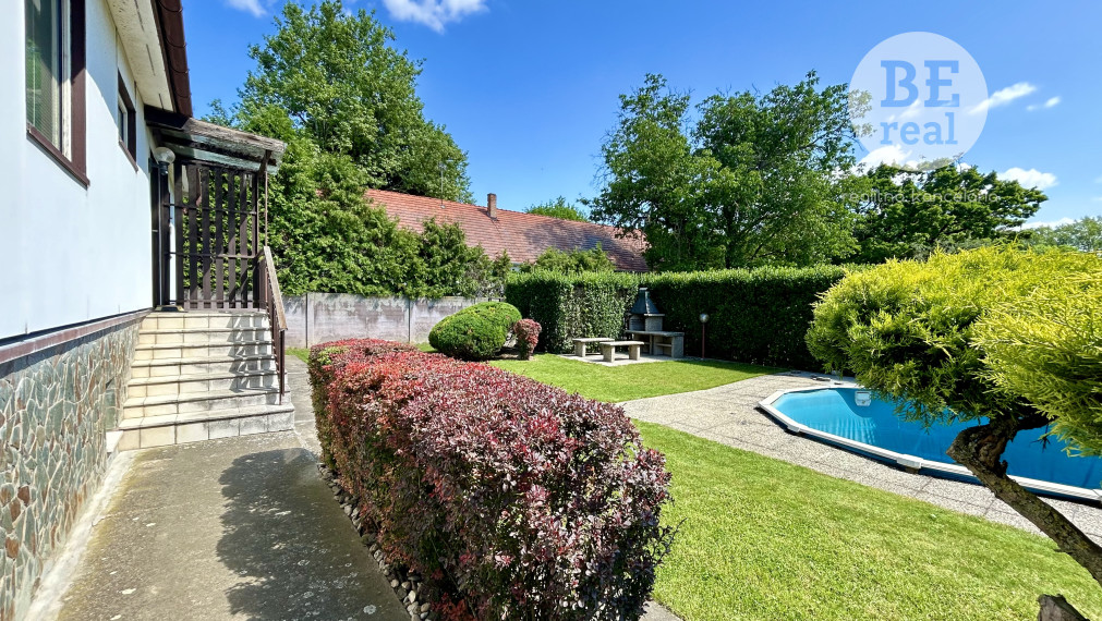 Na predaj trojpodlažný rodinný dom v obci Hronovce okr. Levice