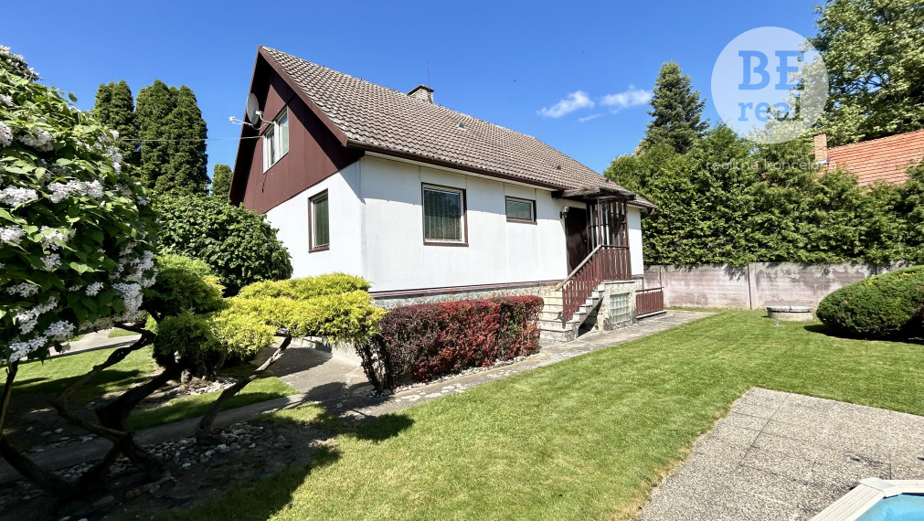 Na predaj trojpodlažný rodinný dom v obci Hronovce okr. Levice