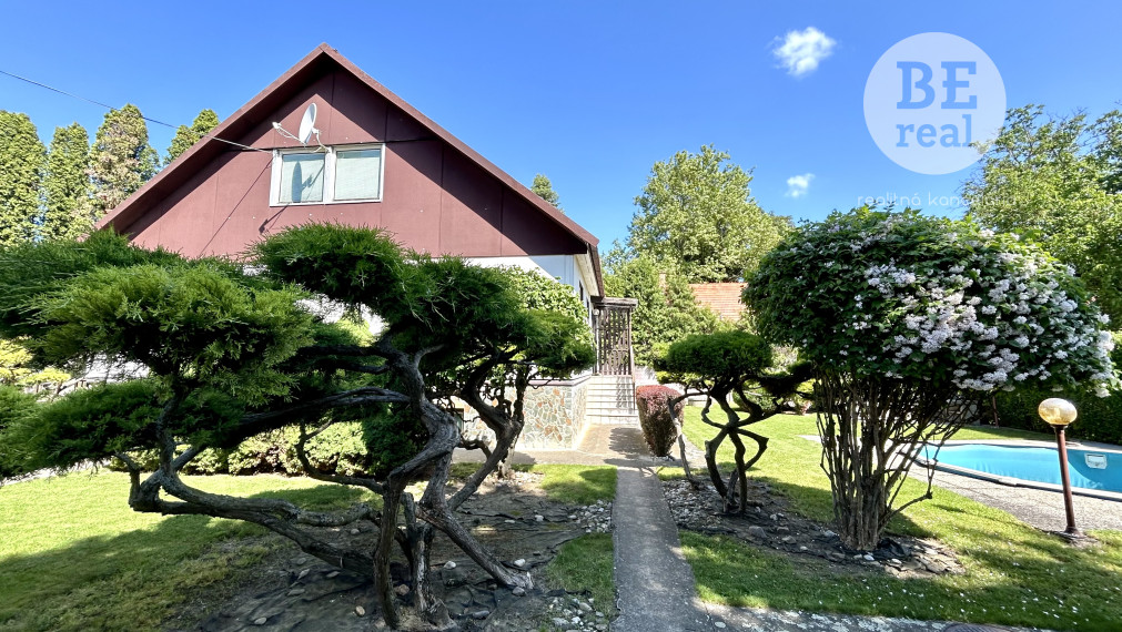 Na predaj trojpodlažný rodinný dom v obci Hronovce okr. Levice