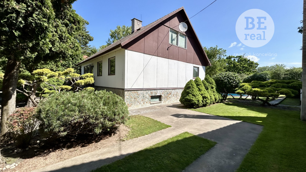 Na predaj trojpodlažný rodinný dom v obci Hronovce okr. Levice