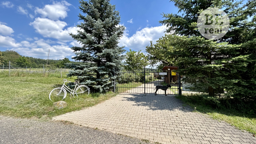 PREDANÝ Ranč na predaj v malebnom prostredí Podkriváň