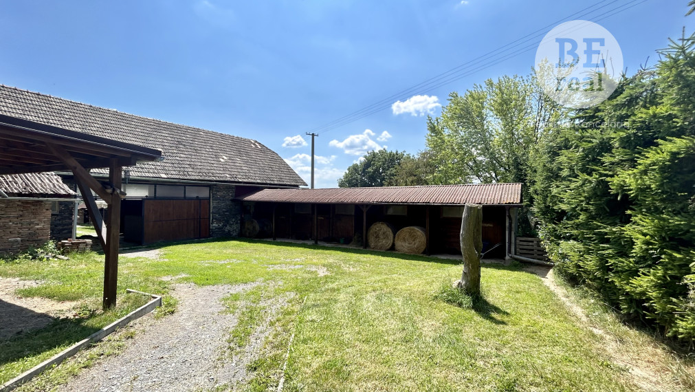 PREDANÝ Ranč na predaj v malebnom prostredí Podkriváň