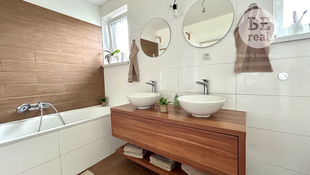 5 izbový bungalov v Malinove