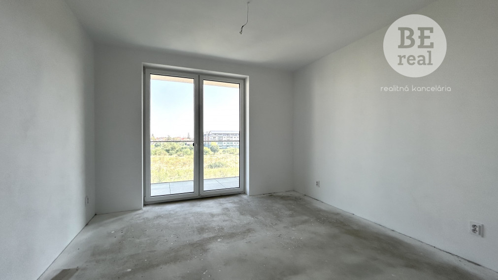 PREDANÝ 2 izbový byt s loggiou v skolaudovanom bytovom dome - Byty Rozálka