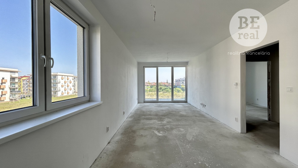 PREDANÝ 2 izbový byt s loggiou v skolaudovanom bytovom dome - Byty Rozálka