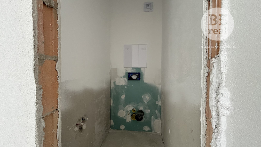 PREDANÝ 2 izbový byt s loggiou v skolaudovanom bytovom dome - Byty Rozálka