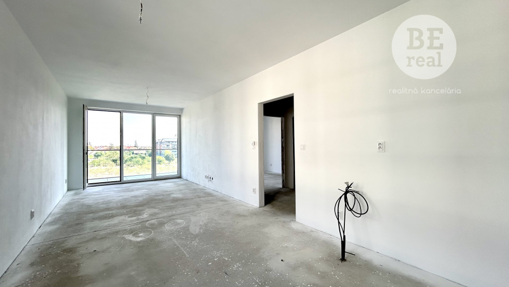 PREDANÝ 2 izbový byt s loggiou v skolaudovanom bytovom dome - Byty Rozálka