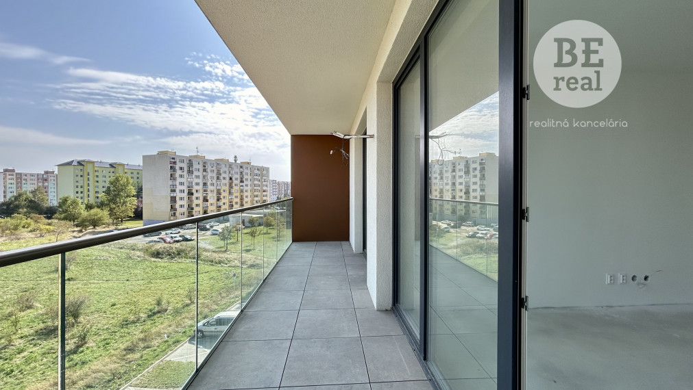 PREDANÝ 2 izbový byt s loggiou v skolaudovanom bytovom dome - Byty Rozálka