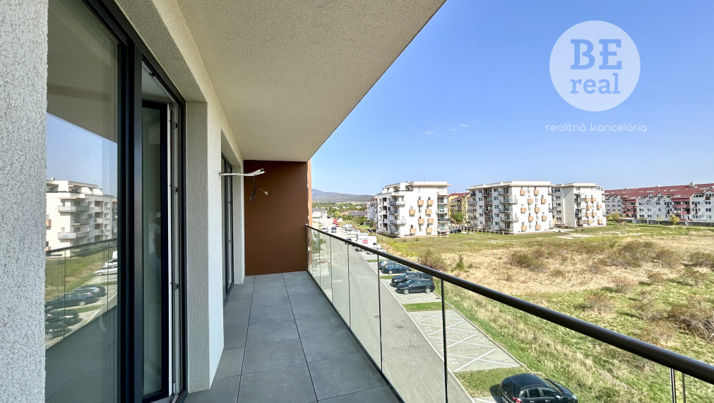 PREDANÝ 2 izbový byt s loggiou v skolaudovanom bytovom dome - Byty Rozálka