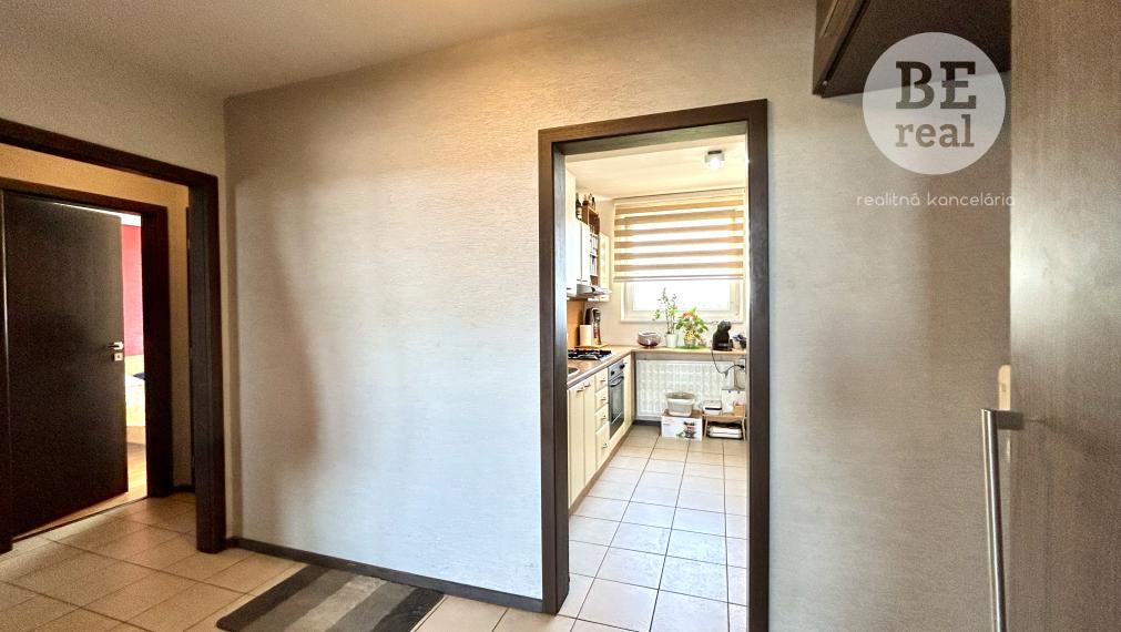 PREDANÝ NA PREDAJ 3 IZBOVÝ BYT S LOGGIOU V TRNAVE