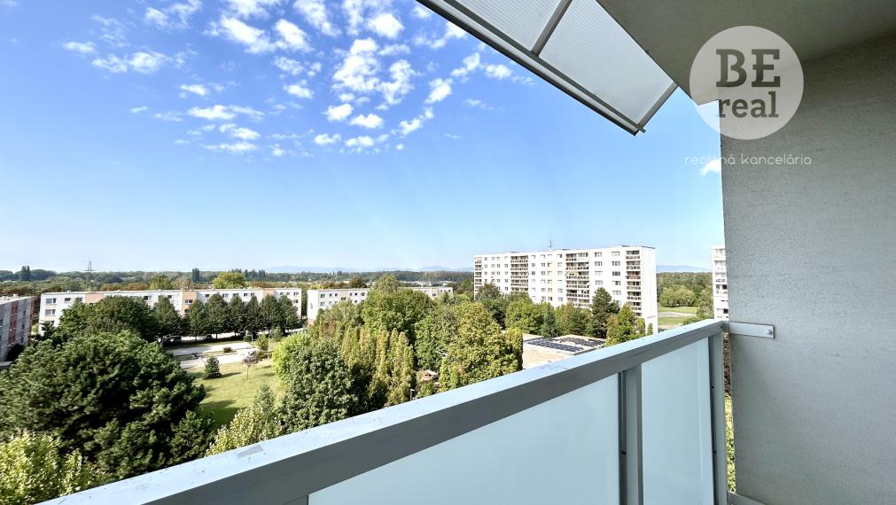 PREDANÝ NA PREDAJ 3 IZBOVÝ BYT S LOGGIOU V TRNAVE