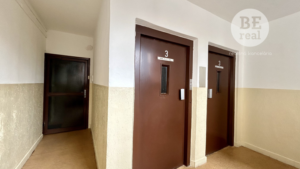 PRENAJATÝ - Na prenájom 3 izbový byt s loggiou na Tematínskej ulici