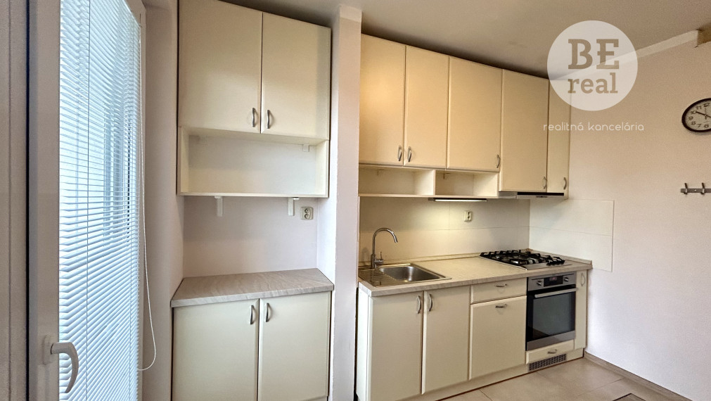 PRENAJATÝ - Na prenájom 3 izbový byt s loggiou na Tematínskej ulici