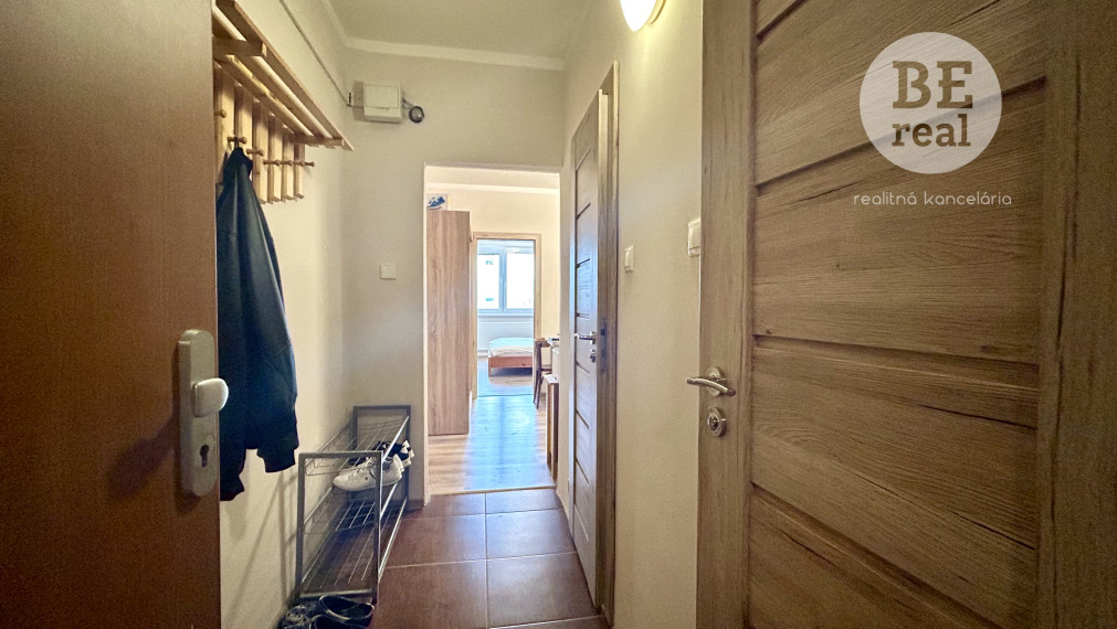 PRENAJATÝ - Na prenájom 3 izbový byt s loggiou na Tematínskej ulici