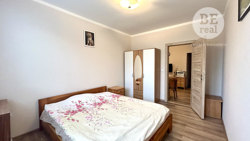 PRENAJATÝ - Na prenájom 3 izbový byt s loggiou na Tematínskej ulici