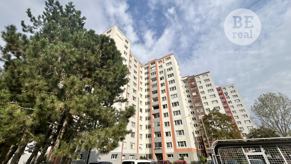 PRENAJATÝ - Na prenájom 3 izbový byt s loggiou na Tematínskej ulici