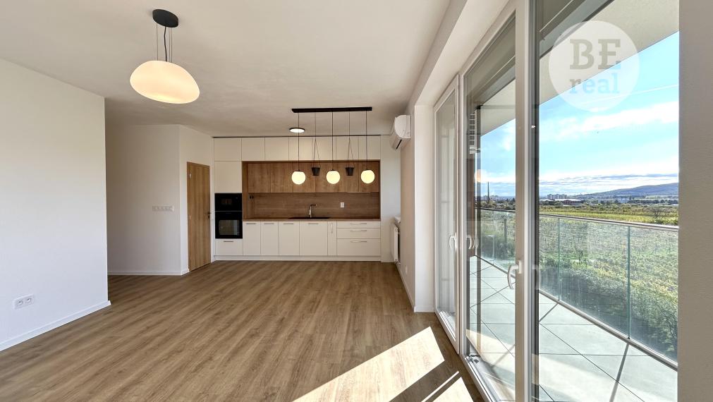 PREDANÝ 3 izbový byt s krásnym výhľadom - Byty Rozálka