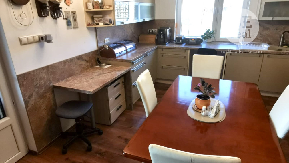 PREDANÝ 5 izbový rodinný dom s úžasným pozemkom v PEZINKU