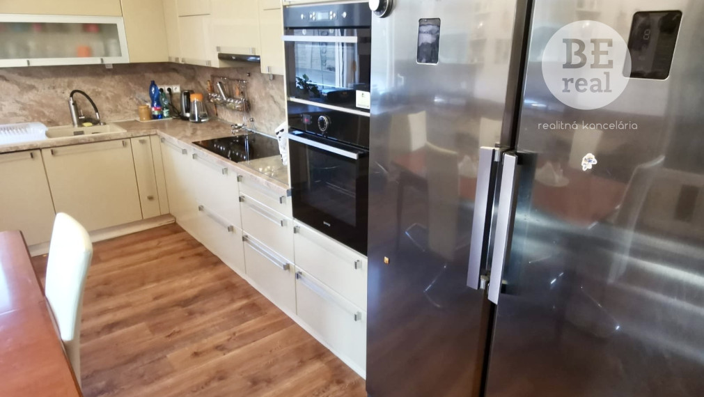 PREDANÝ 5 izbový rodinný dom s úžasným pozemkom v PEZINKU