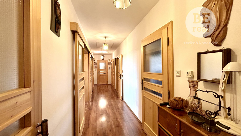 PREDANÝ 5 izbový rodinný dom s úžasným pozemkom v PEZINKU