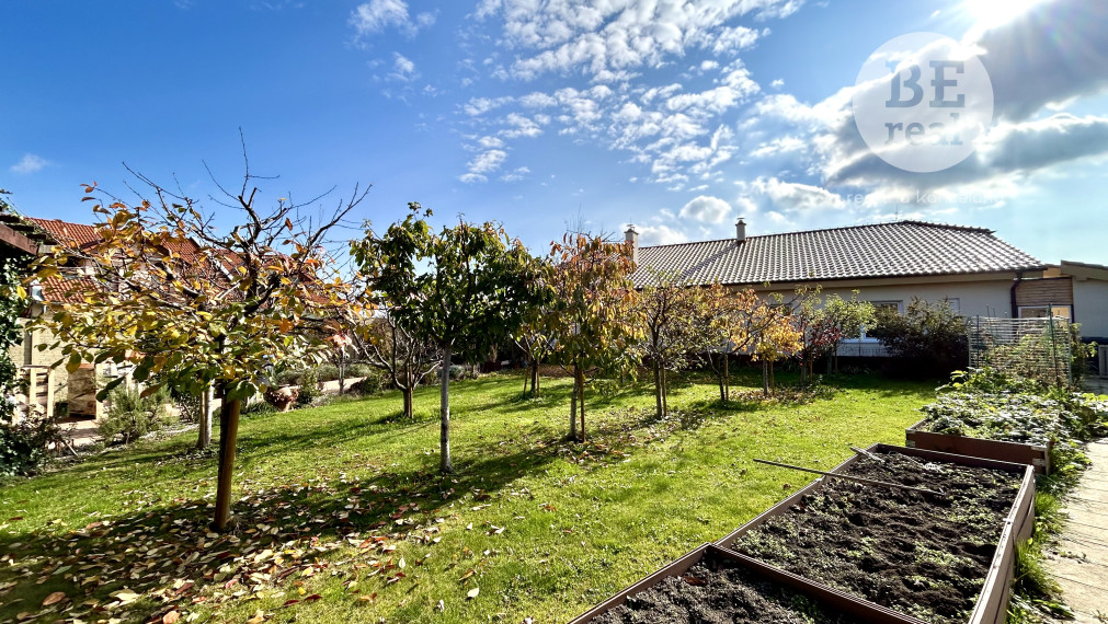 PREDANÝ 5 izbový rodinný dom s úžasným pozemkom v PEZINKU