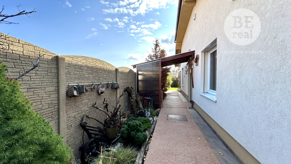 PREDANÝ 5 izbový rodinný dom s úžasným pozemkom v PEZINKU