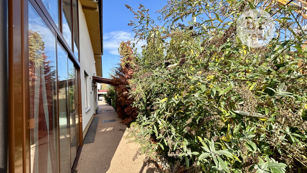 PREDANÝ 5 izbový rodinný dom s úžasným pozemkom v PEZINKU