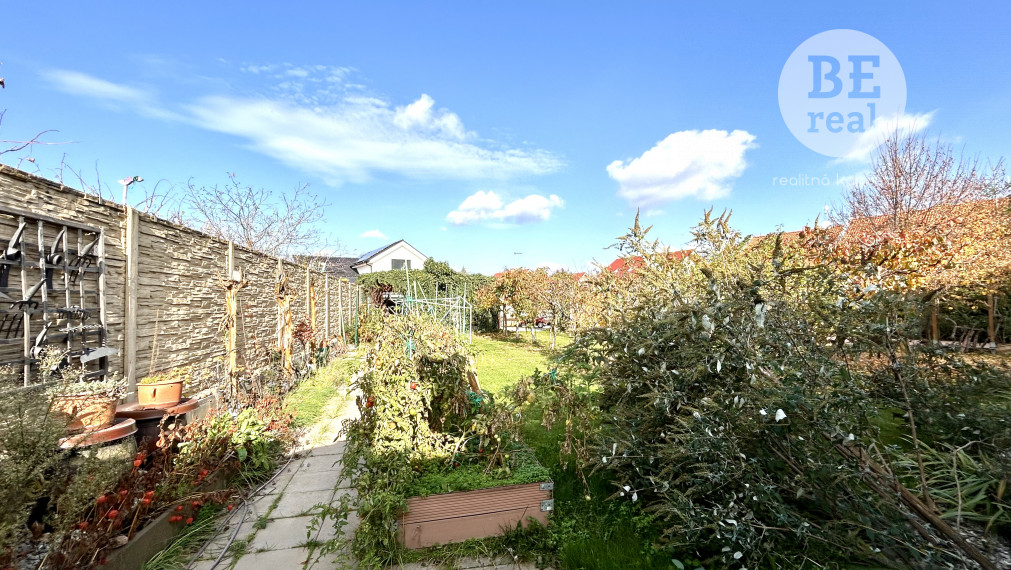 PREDANÝ 5 izbový rodinný dom s úžasným pozemkom v PEZINKU