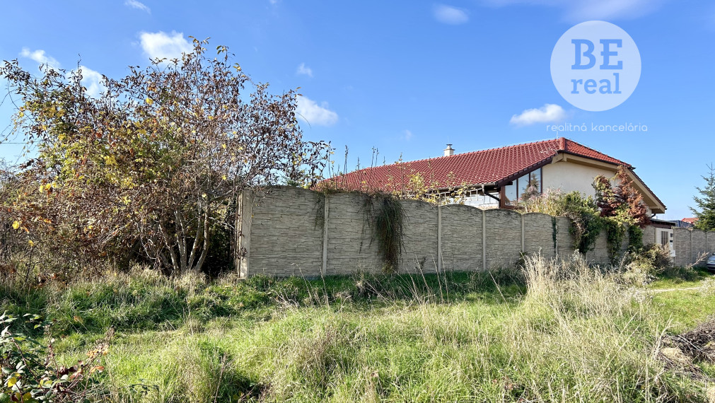 PREDANÝ 5 izbový rodinný dom s úžasným pozemkom v PEZINKU