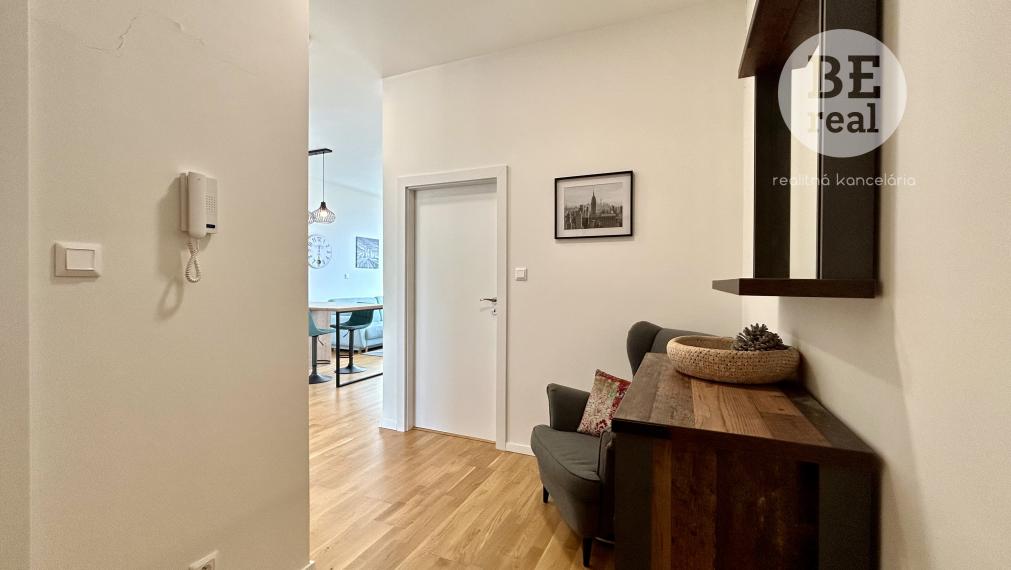 PRENAJATÝ  2i byt s parkovaním v Starom meste