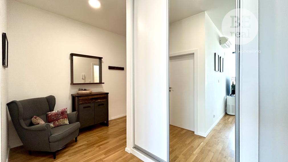 PRENAJATÝ  2i byt s parkovaním v Starom meste