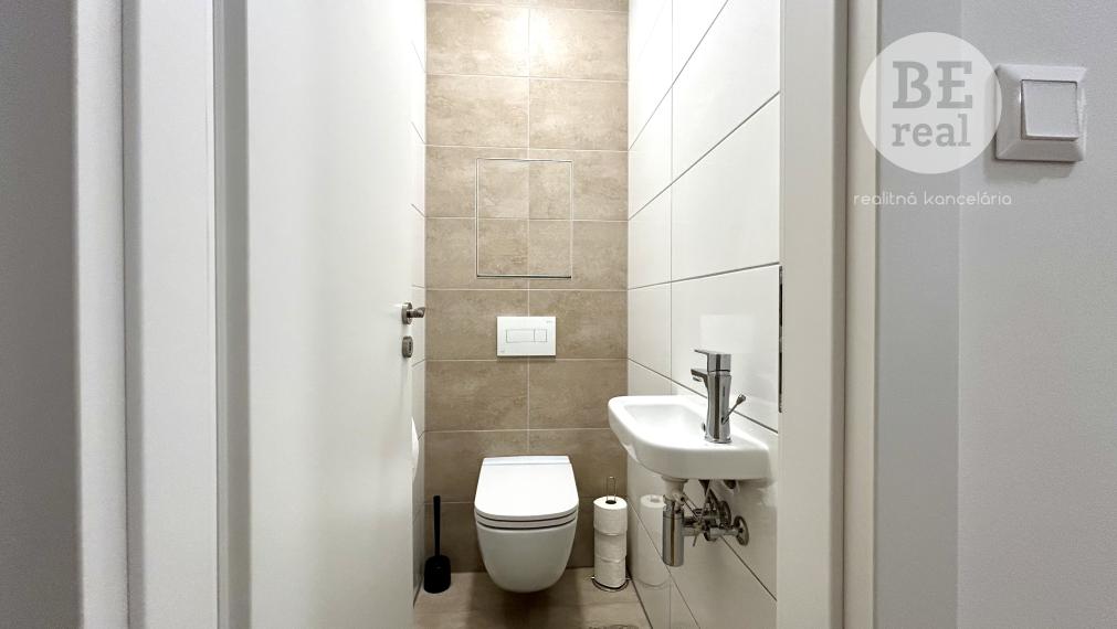 PRENAJATÝ  2i byt s parkovaním v Starom meste