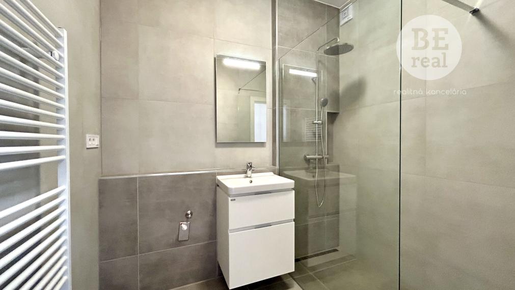 PRENAJATÝ 2i byt v novostavbe s parkovaním v cene nájmu