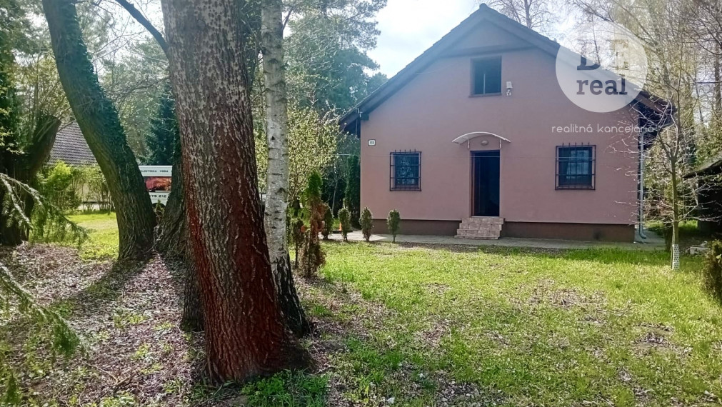 Na predaj chata na Záhorí na brehu jazera