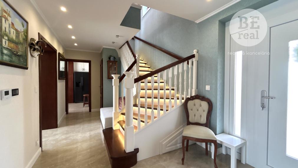 5 izbový rodinný dom s interiérovým bazénom v Pezinku