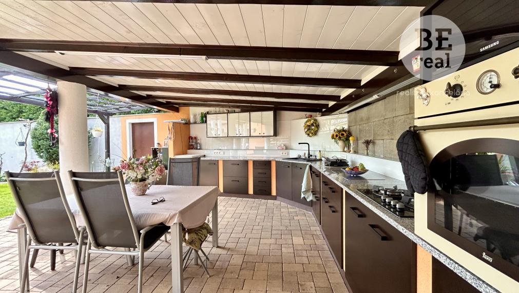 5 izbový rodinný dom s interiérovým bazénom v Pezinku