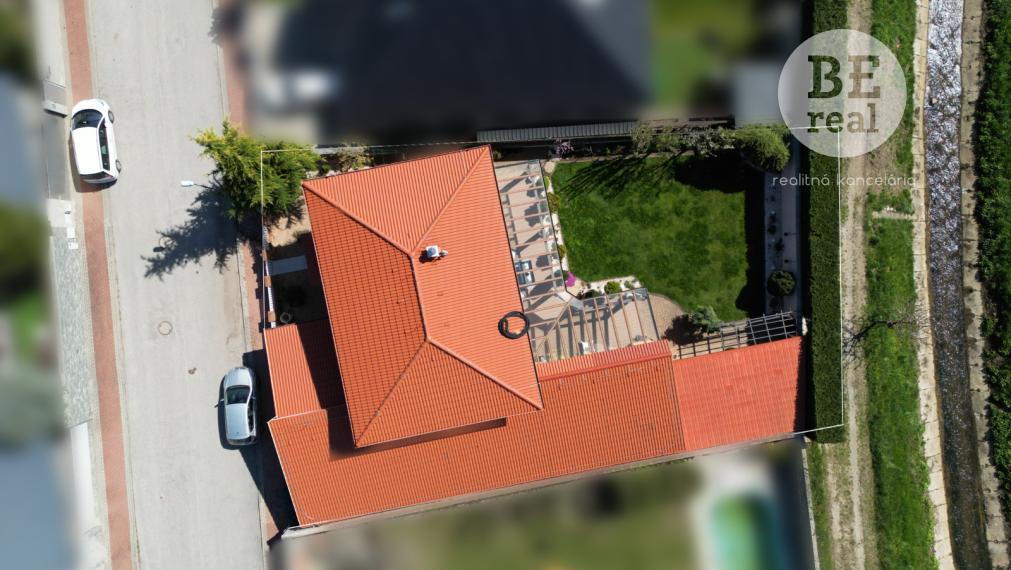 5 izbový rodinný dom s interiérovým bazénom v Pezinku