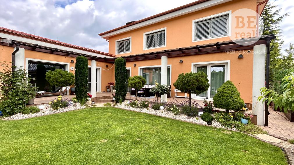 5 izbový rodinný dom s interiérovým bazénom v Pezinku