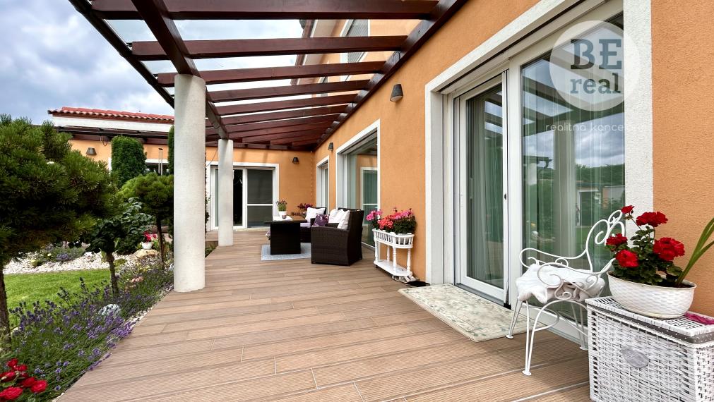 5 izbový rodinný dom s interiérovým bazénom v Pezinku