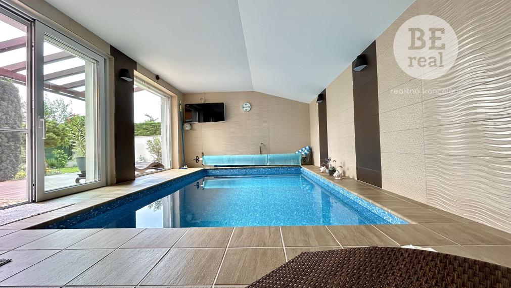 5 izbový rodinný dom s interiérovým bazénom v Pezinku