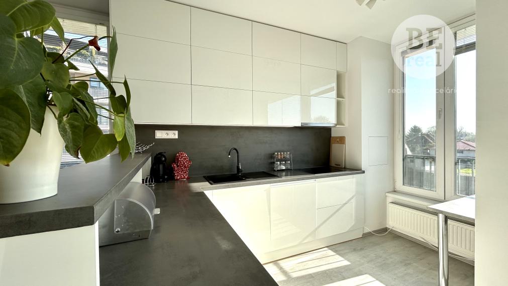 PRENAJATÝ 2 izbový byt s parkovacím miestom - Nový Ružinov