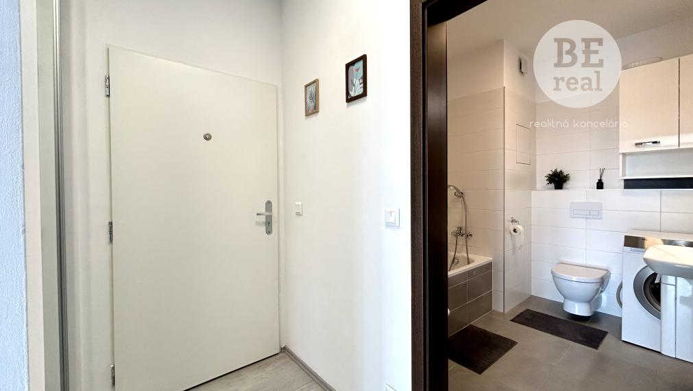 PRENAJATÝ 2 izbový byt s parkovacím miestom - Nový Ružinov