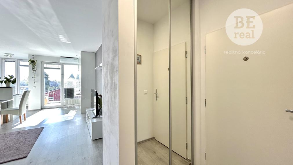 PRENAJATÝ 2 izbový byt s parkovacím miestom - Nový Ružinov