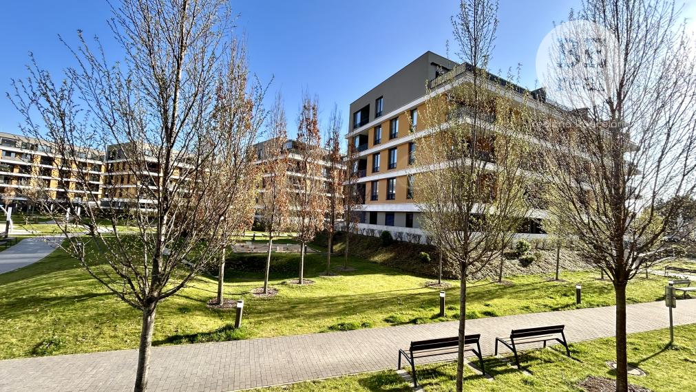 PRENAJATÝ 2 izbový byt s parkovacím miestom - Nový Ružinov