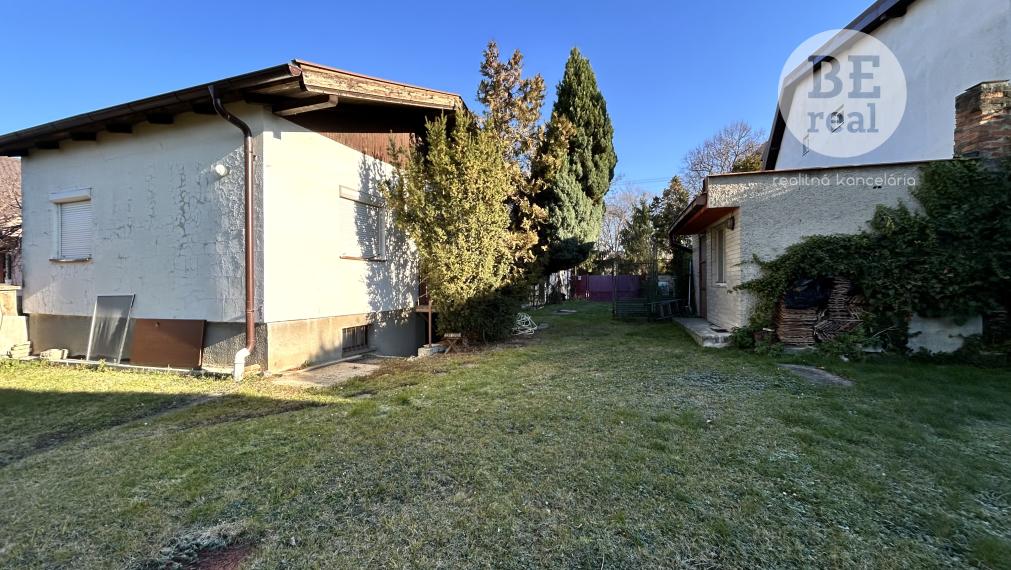 Na predaj dva domy v centre Dunajskej Lužnej