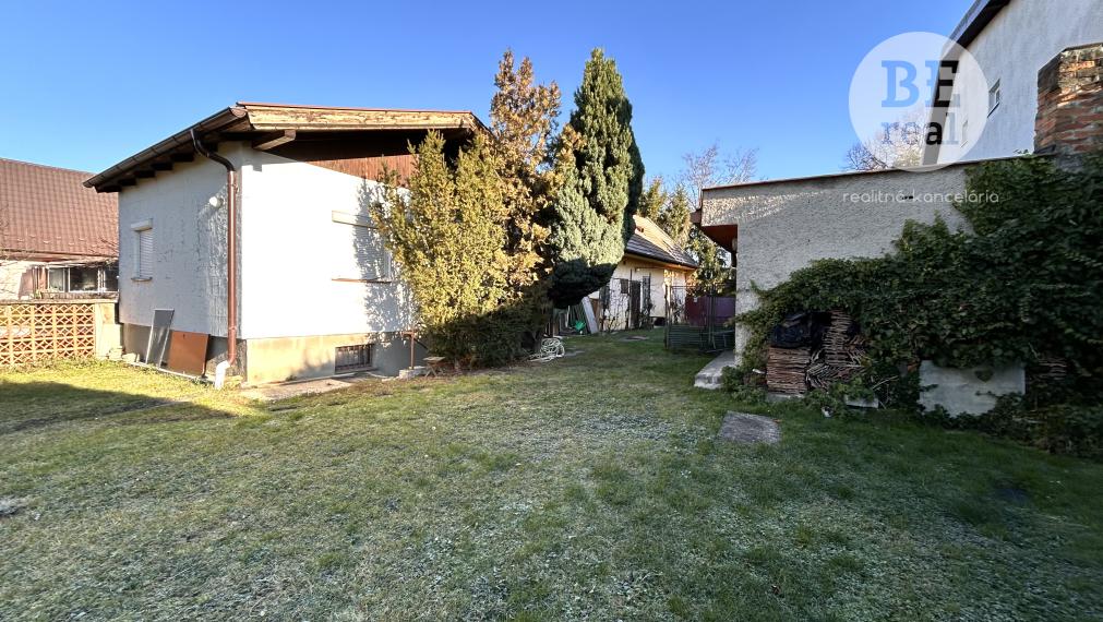 Na predaj dva domy v centre Dunajskej Lužnej