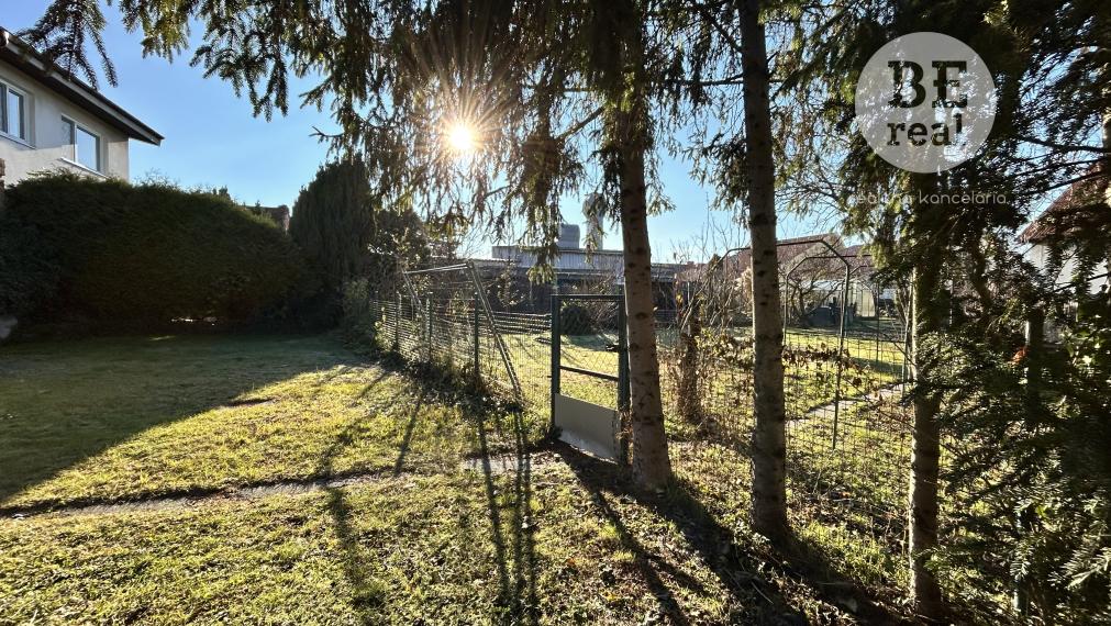 Na predaj dva domy v centre Dunajskej Lužnej