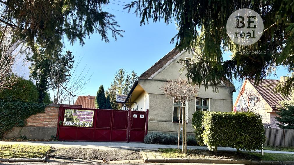 Na predaj dva domy v centre Dunajskej Lužnej