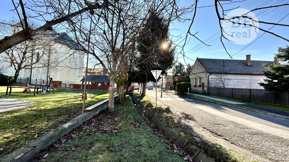 Na predaj dva domy v centre Dunajskej Lužnej